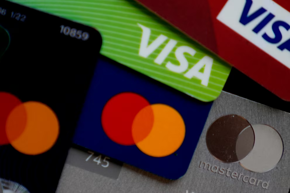 Después de diez meses en rojo, las tarjetas de crédito repuntan en Colombia